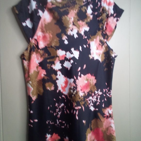 Free With Bundle omen's Floral Ruffle Top - Picture 2 of 13